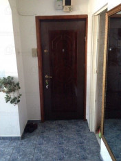 Inchiriez Apartament 3 camere decomandat Berceni foto