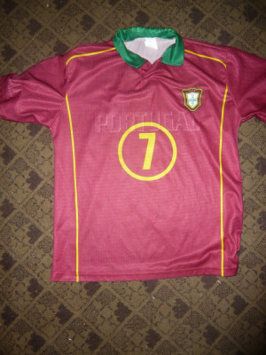 Tricoul Echipei Nationale Fotbal a Portugaliei ,Jucator Figo nr 10 foto