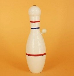 Set Bricheta si scrumiera - decoratiune de birou in forma de popica -  bowling. | arhiva Okazii.ro