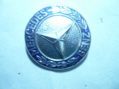 Emblema Mercedes Benz , metal si email ,d= 4,7 cm ,numerotata foto