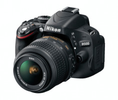 Nikon D5100 + obiectiv 18-55 mm foto