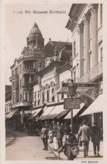 ARAD STR. GENERAL BERTHELOT CU HOTEL CRUCEA ALBA SI BANCA INDUSTRIALA POPULARA foto