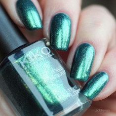 OJA VERDE SMARALD KIKO MILANO NAIL LACQUER 532 - PEARLY AMAZON GREEN foto