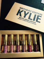 Set KYLIE Jenner Birthday Edition Matte Liquid Lipstick Kit foto
