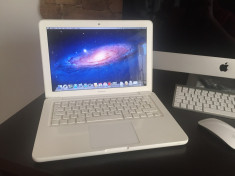 Apple MacBook Mid 2010, 13,3 inch, Core 2 Duo 2,4Ghz, 2 Gb DDR3, Hdd 250GB foto