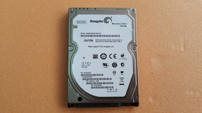 38.HDD Laptop 2.5" SATA 500 GB Hitachi 7200 RPM 16 MB - Are Cateva Baduri foto mare 38.HDD Laptop 2.5" SATA 500 GB Hitachi 7200 RPM 16 MB - Are Cateva Baduri foto mare