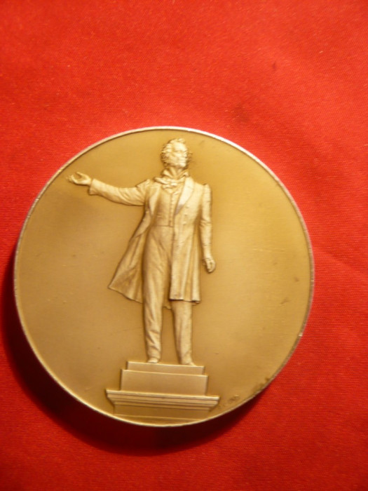 Placheta - la inaugurarea statuii lui A.S.Puskin -Leningrad ,D=5,3 cm ,aluminiu