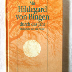 Mit Hildegard von Bingen durch das Jahr. Heilkrafte aus der Natur, 1997