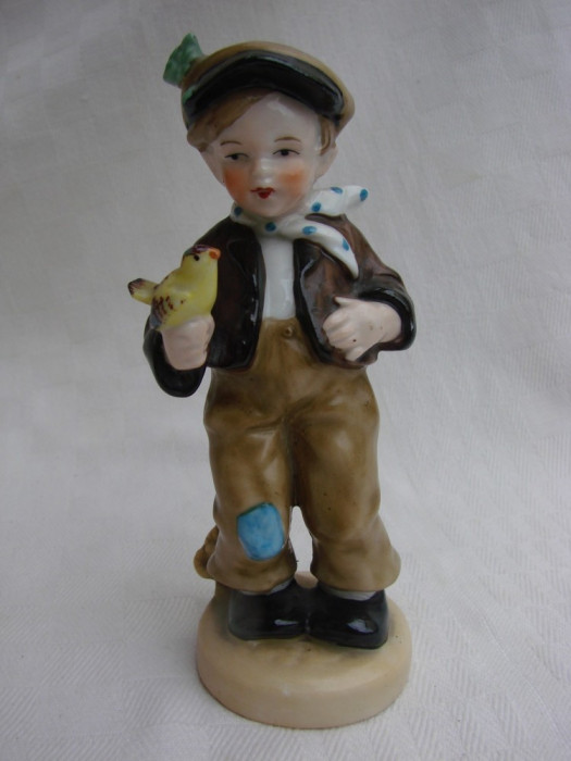 Figurina din portelan german - baietel cu pasare