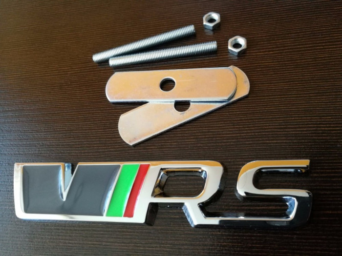 emblema pentru grila VRS auto SKoda rs metalica Accesoriu accesorii incluse