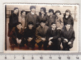 Bnk foto - Grup de liceeni in fata Liceului I L Caragiale Ploiesti 1967, Alb-Negru, Romania de la 1950, Portrete