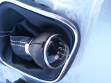Nuca Schimbator VW Golf 5, Golf 6, Jetta - 5/6 Trepte, Cusatura Alba, Piele Ecologica, Negru/Crom