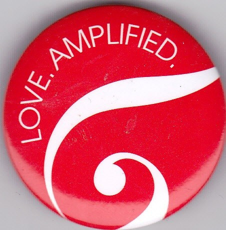 Insigna Love Amplified, de la Hard Rock cafe