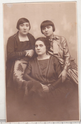 bnk foto Portret de doamne - Foto N&amp;amp;C Cristea Bucuresti 1926 foto