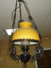 Elegant lampadar,opalina cu un deosebit model piesa veche foto