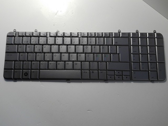 Tastatura HP DV7 - 1xxx DV7-1000 DV7-1200 MP-07F16DN6698 PK1303X06U0 DK Layout