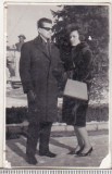 bnk foto - Ploiesti - Fotografie la Statuia lui I L Caragiale - cca 1965