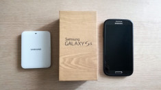 Samsung Galaxy S4 16GB + baterie suplimentara foto