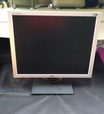 Monitor LCD LG Flatron 19&amp;amp;quot; foto