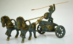 Car de lupta roman, statueta, miniatura din bronz foto