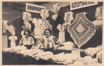 ROMANIA TARG DE COSTUME POPULARE ROMANESTI foto