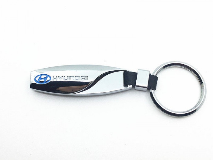 Breloc auto metalic si detaliu piele pentru Hyundai + ambalaj cadou