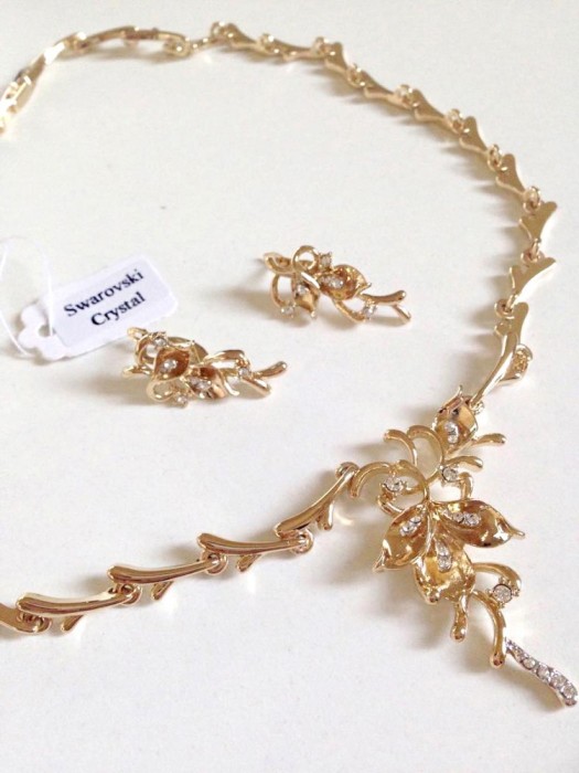 Set bijuterii ELE2 (colier +cercei) placat cu Aur galben 18k si Swarovski Set bijuterii ELE2 (colier +cercei) placat cu Aur galben 18k si Swarovski