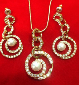 PROMOTIE -Set bijuterii dama(colier +cercei)-placat cu aur 18k | Okazii.ro