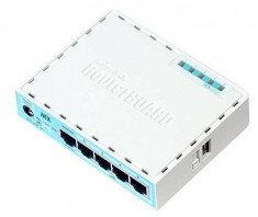 Router MikroTik RB750Gr3 foto