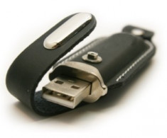 Stick USB cu invelis din piele 8GB foto