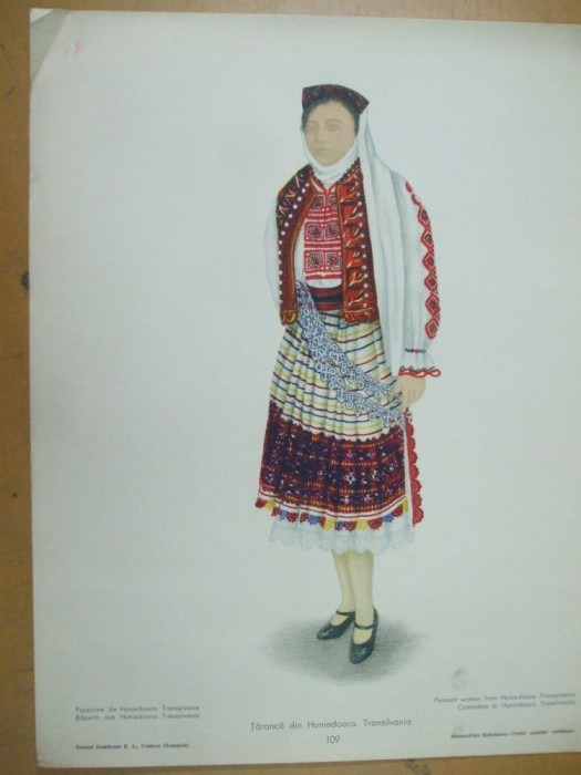 Hunedoara Transilvania costum popular taranca ie vesta fusta acoperamant cap