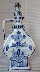 Carafa veche din ceramica glazurata si pictata manual Royal Delft foto