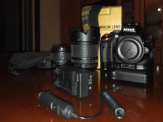 Vand aparat foto DSLR Nikon D5100 +18-105mm +18-55 VR2+Grip si 2 acumulatori foto