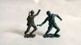 Lot 2 figurine soldati plastic gri, diorama, USA, MPG, anii 60, scara 1:32