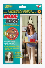 Perdeaua tip plasa anti insecte, cu inchidere magnetica - Magic Mesh? foto