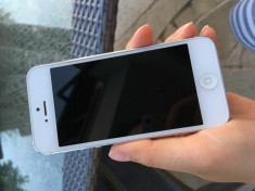 Iphone 5 16GB Silver stare foarte buna, incluse castile si incarcatorul foto