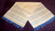 Stergar de borangic cu motiv tesut, vechime 60 ani, lungime 125 cm foto