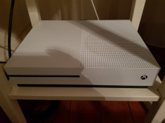 Xbox one 1 tb alb , 2 controller, 6 jocuri , foto