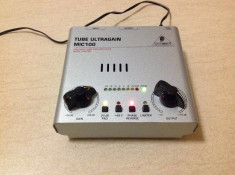 De vanzare preamplificator cu tub Behringer foto