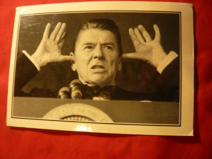 Ilustrata - Personalitati - Ronald Reagan in postura hilara