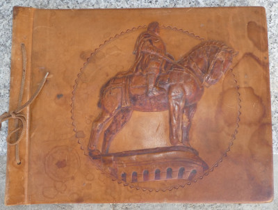 Album din piele cu imaginea statuii lui Matei Corvin din Cluj , in relief foto