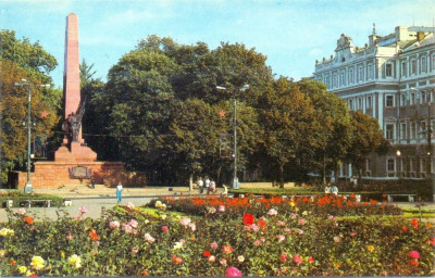 CP Z335 - CERNAUTI - MONUMENTUL ... - TITLURI IN ALFABETUL SLAV -UCRAINA foto