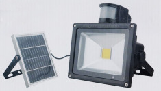 Proiector LED 20W Senzor De Miscare Acumulator Si Incarcare Solara foto