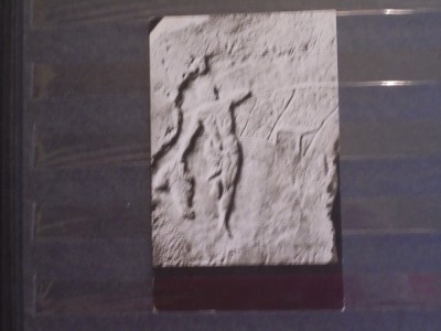 MUZEUL REGIONAL DE ARHEOLOGIE DBROGEA- CONSTANTA - BAZORELIEF, ATLET IN ARENA- foto