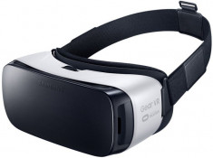 Ochelari virtuali Samsung Gear VR R322, Bluetooth, pentru Galaxy S7/S7 Edge/S6 Edge+/S6 Edge/S6/Note 5 (Negru/Alb) foto