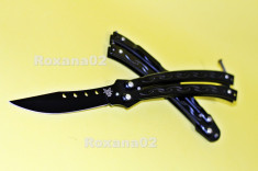 CUTIT BUTTERFLY BALISONG. BRICEAG FLUTURAS FLUTURE. Tip Karambit CS Fade. foto