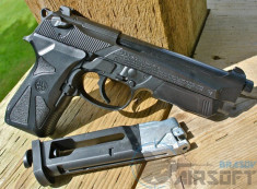 Pistol Airsoft Replica Beretta 90 TWO 6mm foto