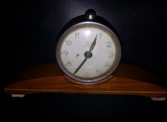 Ceas vechi de masa cu suport lemn Victoria,ceas de colectie mecanic de masa,T.GR foto