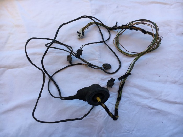 Instalatie electrica senzori parcare spate originala BMW E90 Instalatie electrica senzori parcare spate originala BMW E90
