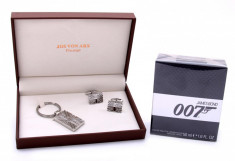 James Bond 007 British Accessories by Jos Von Arx foto